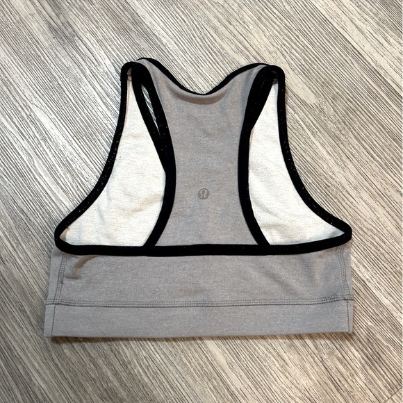Lululemon Athletic Sports Bra. Minor Piling On Inside Band. Size 6. Grey/Black.